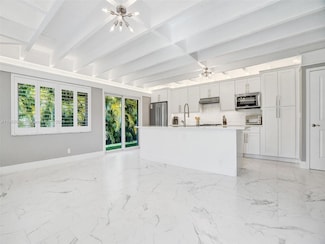2627 NE 10th Ave, Wilton Manors, FL 33334
