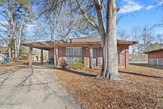 7112 Raggio Ln, Biloxi, MS 39532