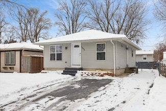 1502 Round Lake Dr, Round Lake Beach, IL 60073