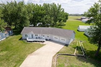 105 W High St, Russell, MN 56169