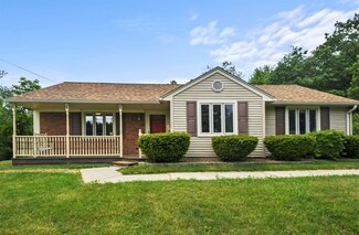 11 Scenic Dr, Worcester, MA 01602