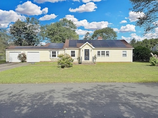 64 Dohm Ave, Guilford, CT 06437