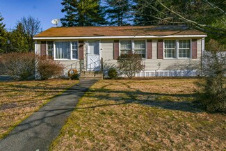 2 Santa fe Rd, Nashua, NH 03062