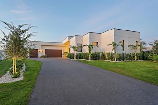 501 Barcelona Dr, Saint Petersburg, FL 33715