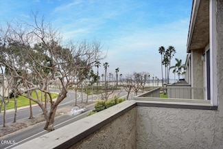 385 E Surfside Dr, Port Hueneme, CA 93041