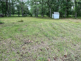 32 E Lake Rd, Huntsville, TX 77340