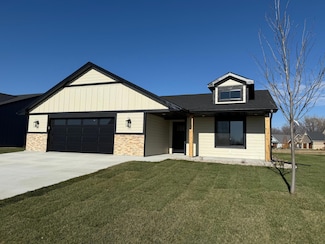 309 Pinehurst Dr, Mankato, MN 56001