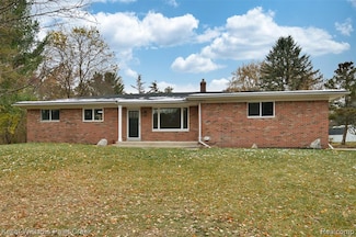 108 Menasha Trail, Lake Orion, MI 48362
