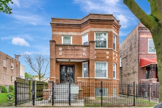 725 N Trumbull Ave, Chicago, IL 60624