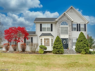 37 Lazarus Dr, Ledgewood, NJ 07852