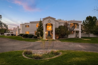 5911 Padre Roberto Rd NW, Los Ranchos, NM 87107