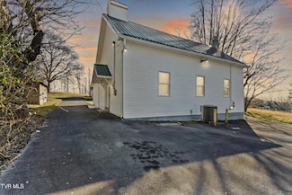 338 Lowland St SE, Abingdon, VA 24210