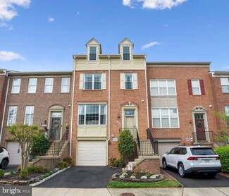 7404 Roudsby Ct, Alexandria, VA 22315