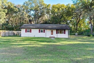 2 Poinsettia Dr, Deland, FL 32724