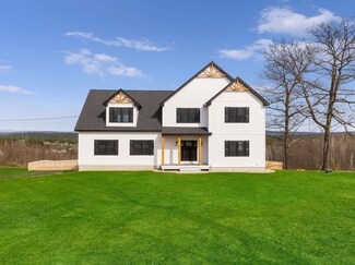 93 Grandview Dr, Weare, NH 03281