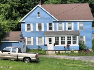 15 Sayles St, Adams, MA 01220