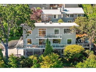 414 E 3rd St, Hood River, OR 97031