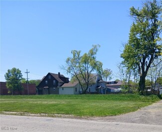 512 John St, Niles, OH 44446