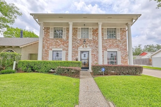 10157 Kemp Forest Dr, Houston, TX 77080