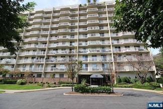 1077 River Rd Unit NO308, Edgewater, NJ 07020