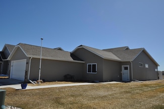 1962 62nd Ave S, Fargo, ND 58104