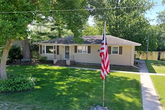 1322 N Riverside Dr, Momence, IL 60954