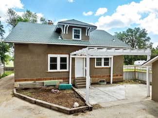 718 Lincoln Ave, Minot, ND 58703