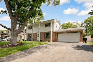 569 Driftwood Rd, New Brighton, MN 55112