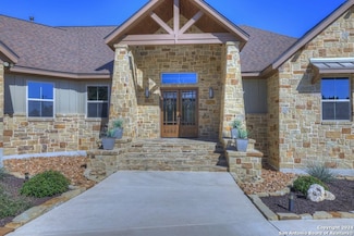 121 Winecup Ln, Canyon Lake, TX 78070