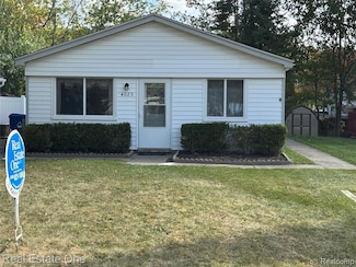 4025 Cresthaven Dr, Waterford, MI 48328