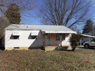 707 Crystal Dr, Salem, VA 24153