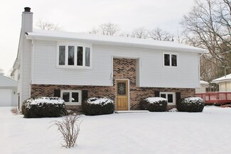 206 Liberty Ave, Fox River Grove, IL 60021