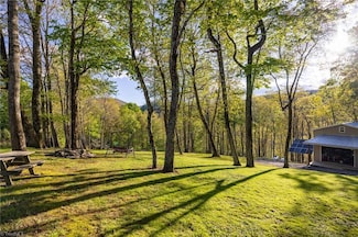 752 Mud Creek Rd, Lansing, NC 28643