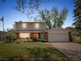 3640 Pall Dr, Warren, MI 48092