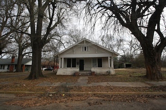 684 5th St NW, Paris, TX 75460