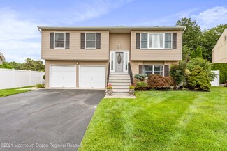 62 Gladiola Dr, Howell, NJ 07731