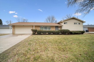 206 Mecherle Dr, Bloomington, IL 61701