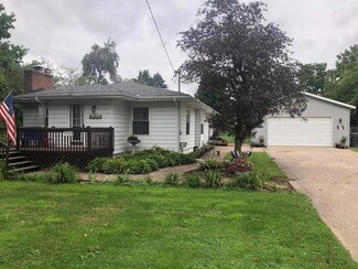 4656 W Hickory Rd, Hickory Corners, MI 49060