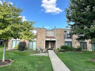 17991 University Park Dr Unit 75, Livonia, MI 48152