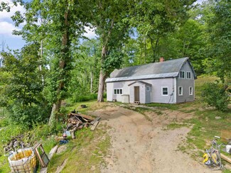 96 Parkview St, Newport, NH 03773