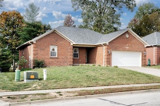 7014 Plum Creek Dr, Sellersburg, IN 47172