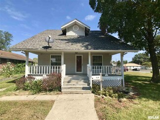 719 E Main St, Benton, IL 62812
