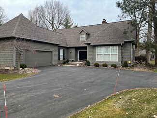 1221 E Erskine Manor Hill, South Bend, IN 46614