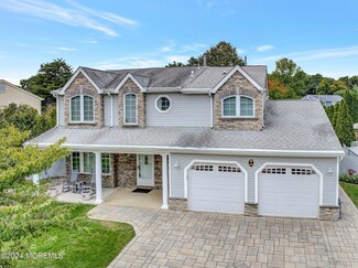 49 Markwood Dr, Howell, NJ 07731