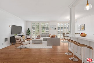 7270 Hillside Ave Unit 302, Los Angeles, CA 90046