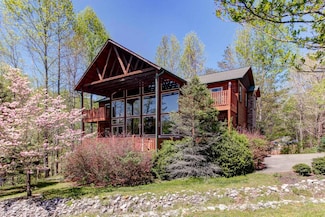 1716 Smoky Hills Dr, Gatlinburg, TN 37738