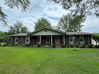 347 Oakgrove Rd, Selmer, TN 38375