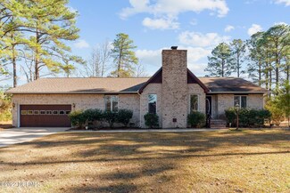 902 Swallow Ct, New Bern, NC 28560