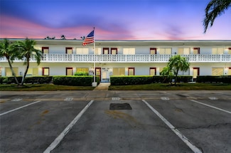 8220 112th St Unit 105, Seminole, FL 33772