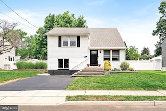 16 Magnolia Ln, Trenton, NJ 08610